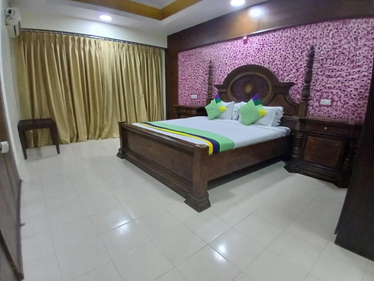 Blossom Vashishtha - Free Lunch Or Dinner- Free Breakfast Hotel Hyderabad
