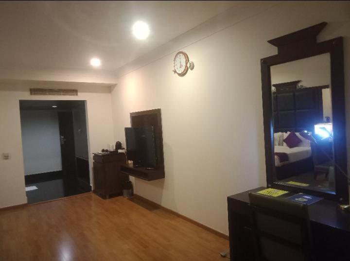 Hotel Blossom Vashishtha - Free Lunch Or Dinner- Free Breakfast 3*