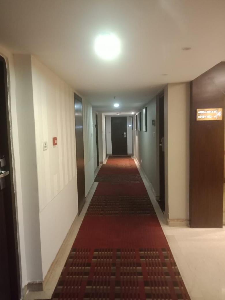 Blossom Vashishtha - Free Lunch Or Dinner- Free Breakfast Hotel 3*