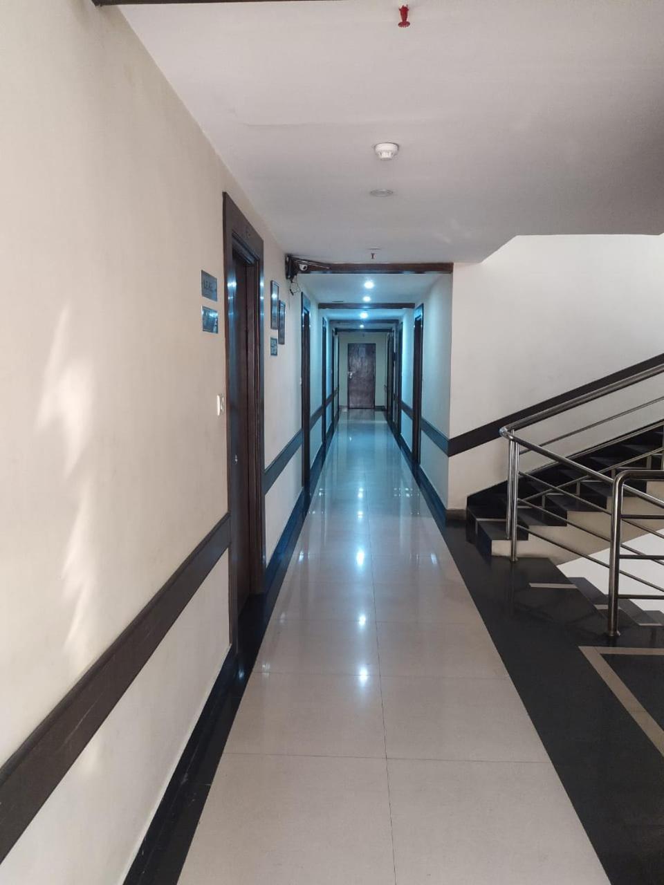 Blossom Vashishtha - Free Lunch Or Dinner- Free Breakfast Hyderabad