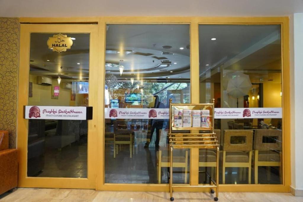 Blossom Vashishtha - Free Lunch Or Dinner- Free Breakfast Hotel