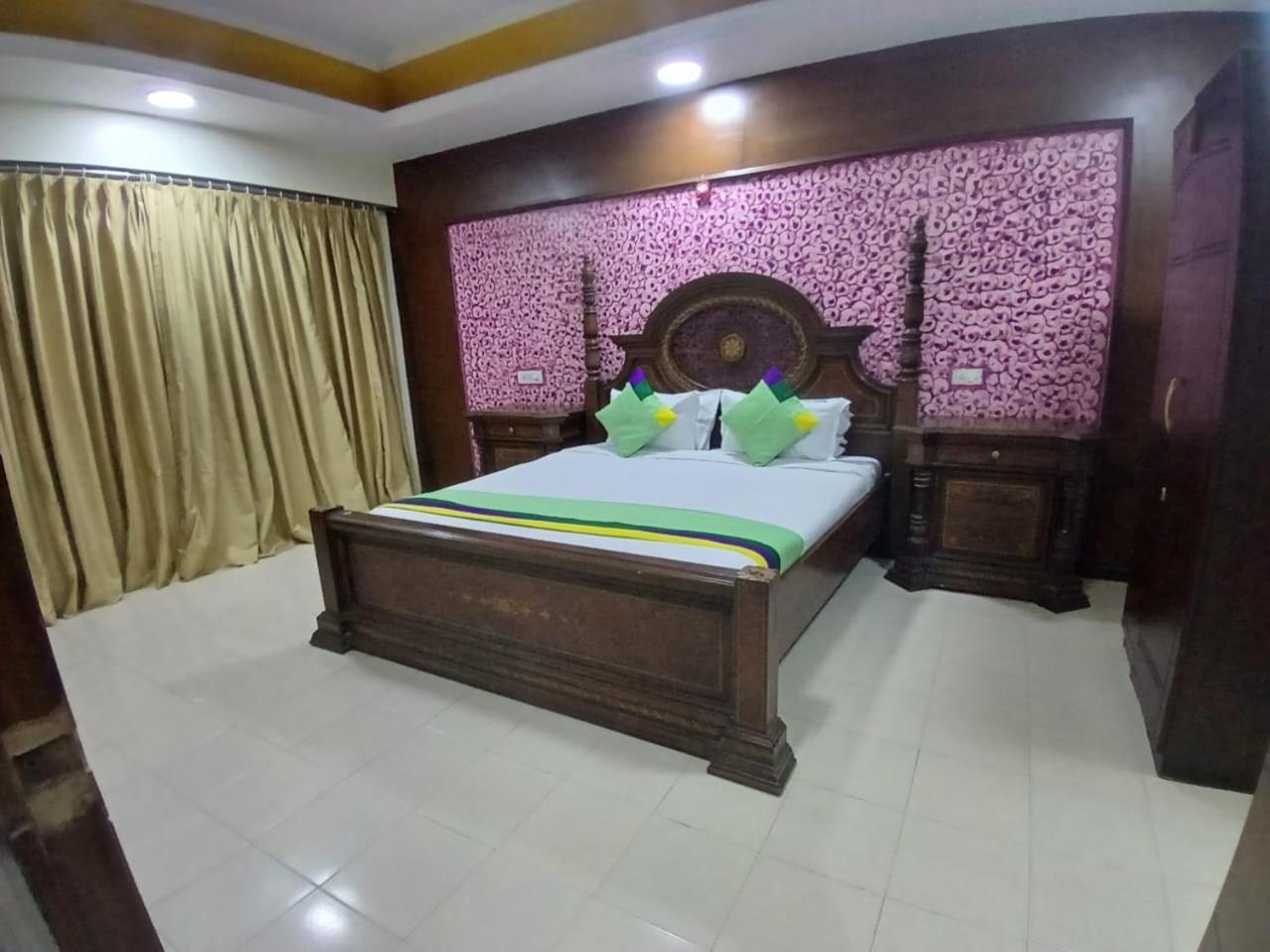 Blossom Vashishtha - Free Lunch Or Dinner- Free Breakfast 3*
