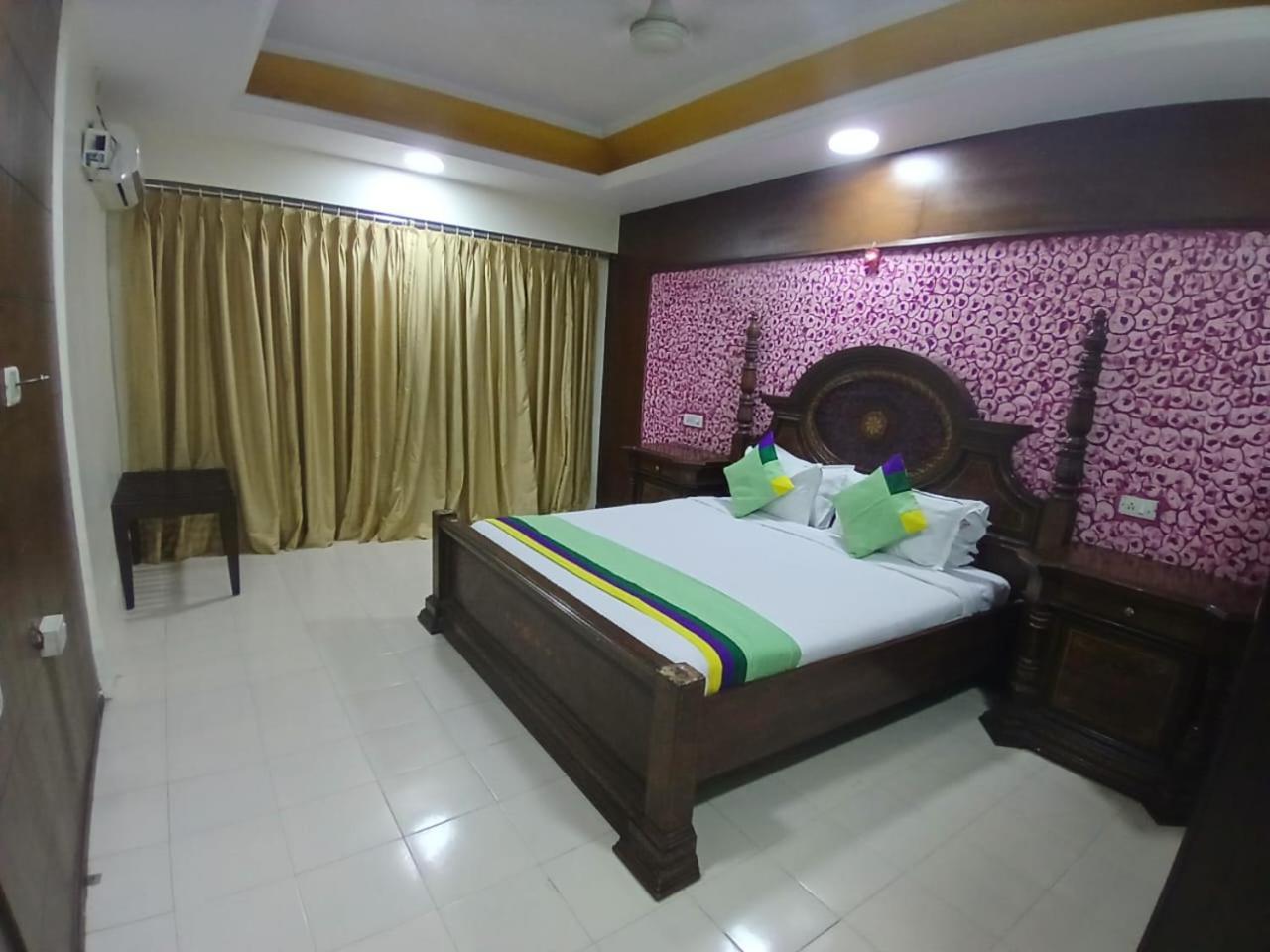 Blossom Vashishtha - Free Lunch Or Dinner- Free Breakfast Hotel