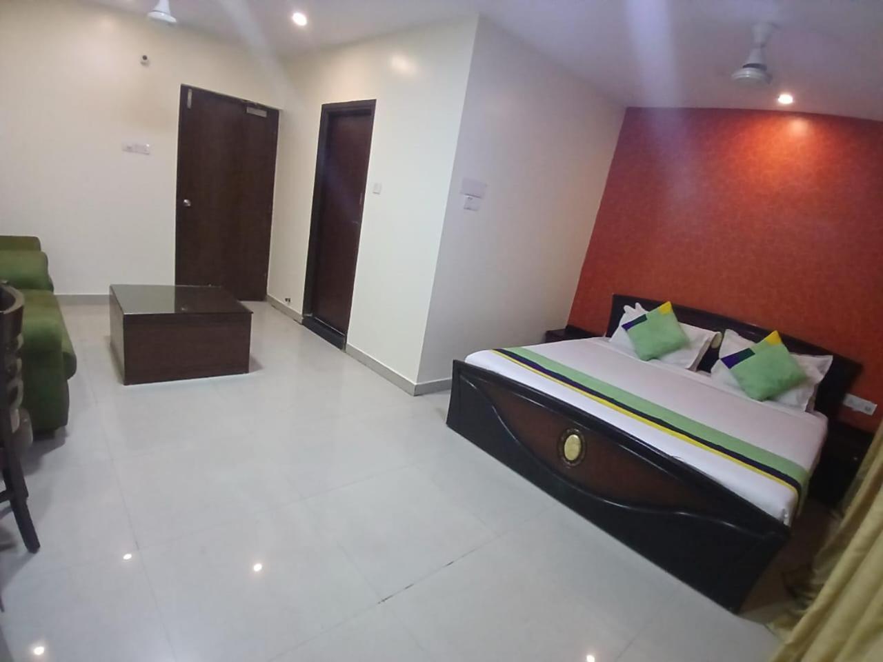 Hotel Blossom Vashishtha - Free Lunch Or Dinner- Free Breakfast Hyderabad