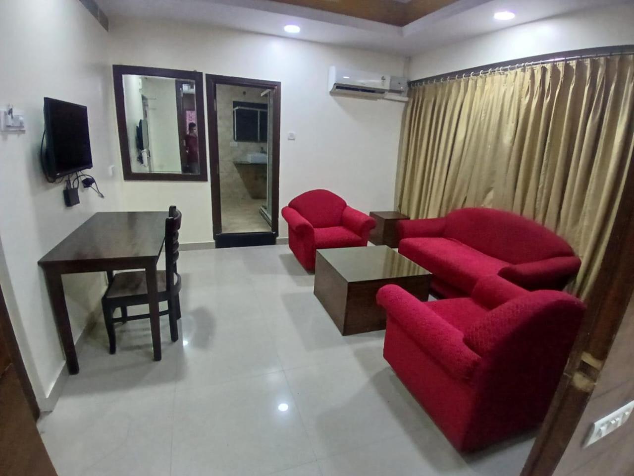 Hotel Blossom Vashishtha - Free Lunch Or Dinner- Free Breakfast 3*