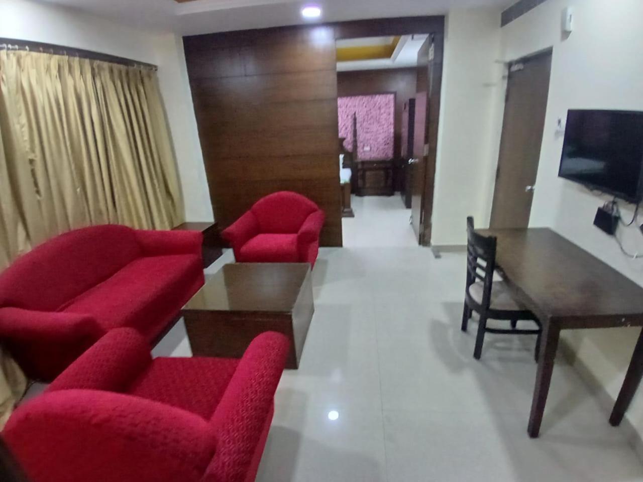 Blossom Vashishtha - Free Lunch Or Dinner- Free Breakfast 3*